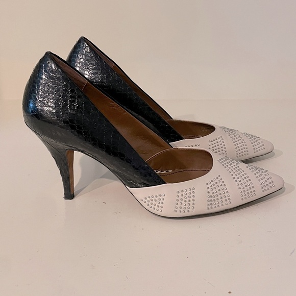 Donald J. Pliner 9.5 Studded Baby Calf Watersnake Snakeskin pumps Cream Black - Picture 1 of 8